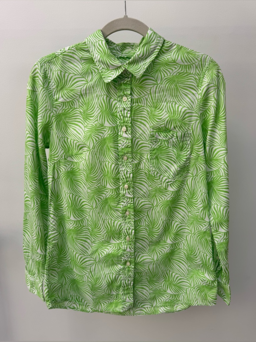 Gap The Fitted Boyfriend Green Tropical Leaf Button Down Shirt, Size S‎